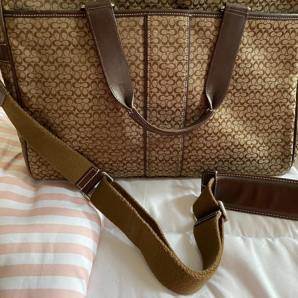 Nice looking travel bag COACH